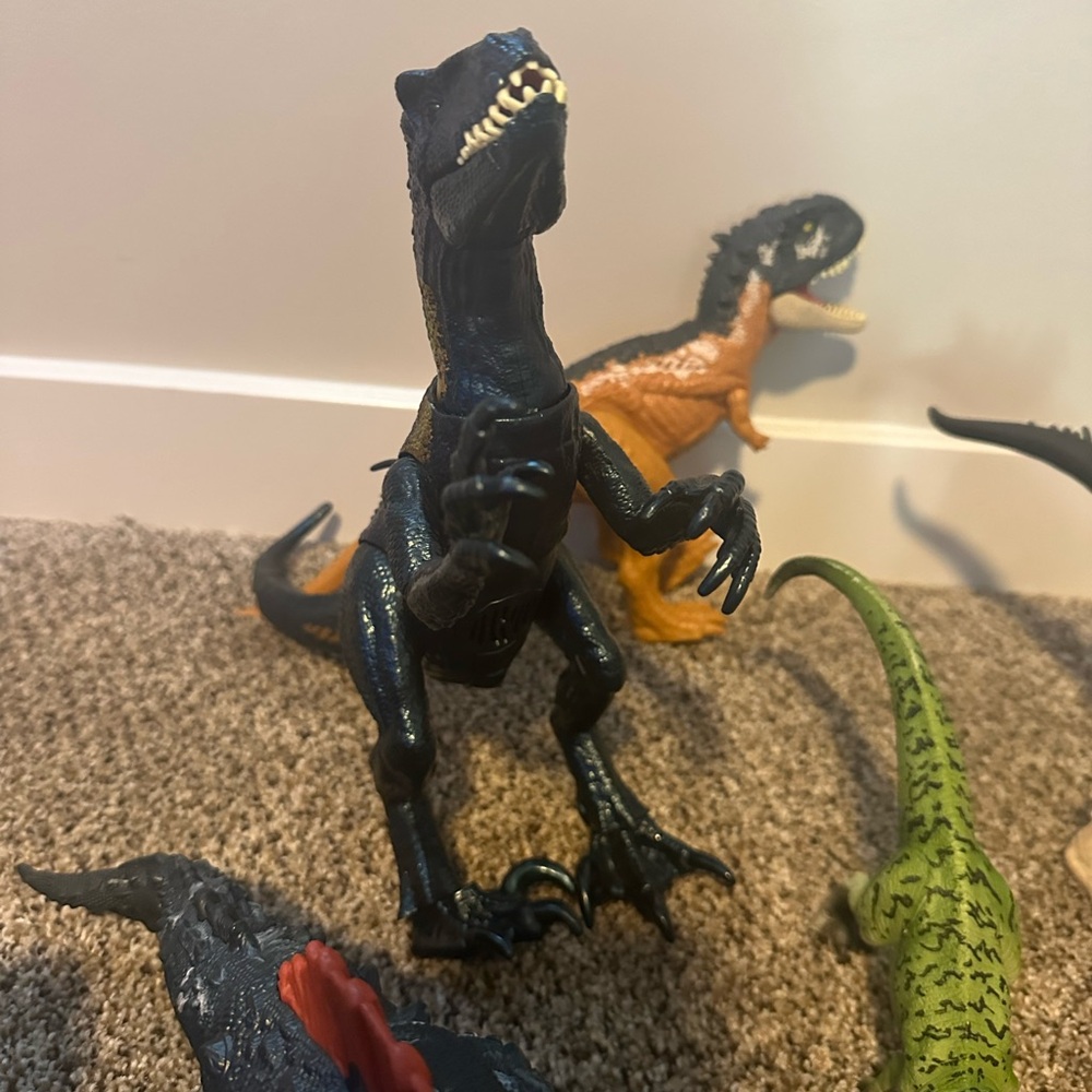 Jurrasic Park 14 quant. dinosaurs, make realistic sounds and all posable.